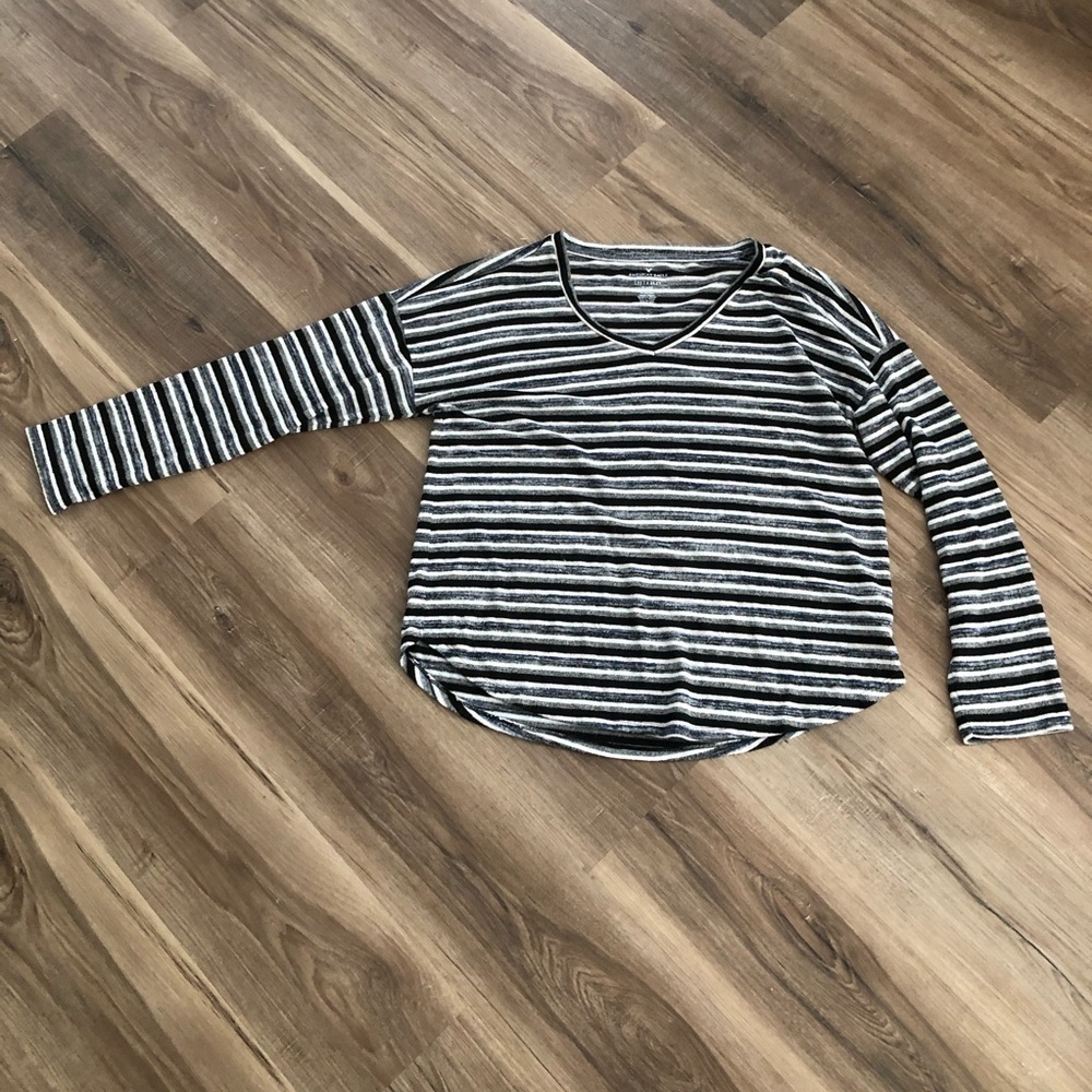 American Eagle Women’s Soft and Sexy Plush Long Sleeve V-Neck top size XL